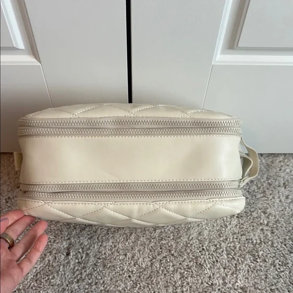 Buffbunny Quilted Cosmetic Case - Picture 8 of 11